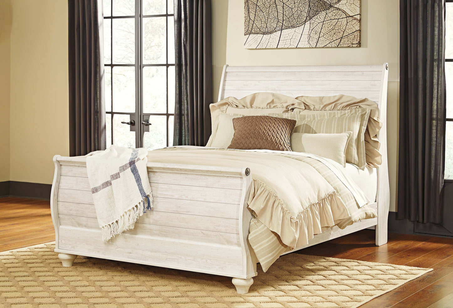 Willowton  Sleigh Bed With Mirrored Dresser And 2 Nightstands