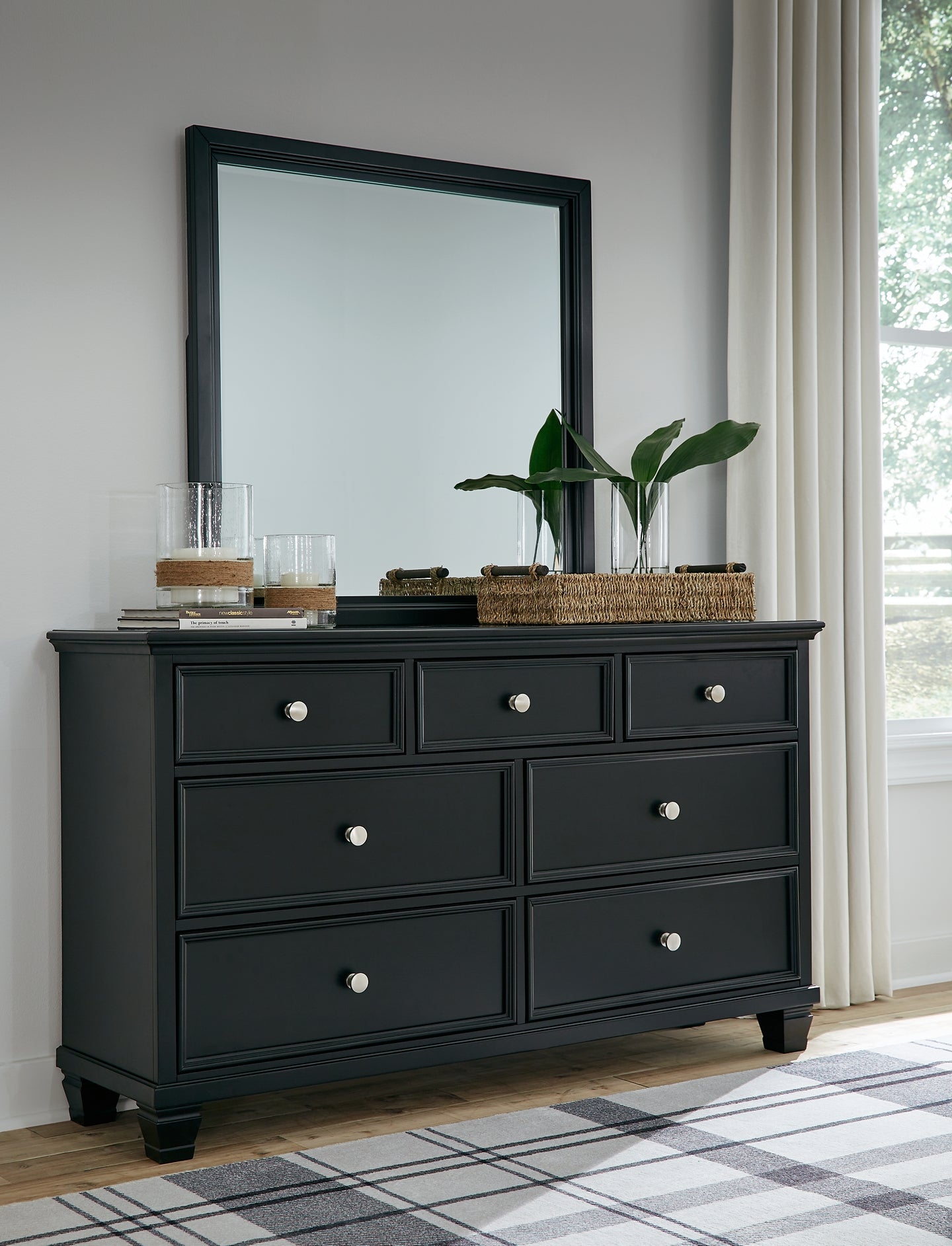 Lanolee King Panel Bed with Mirrored Dresser